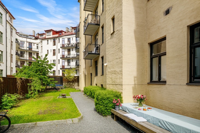 Fantastisk og meget pent opparbeidet bakgård. Galleribilde