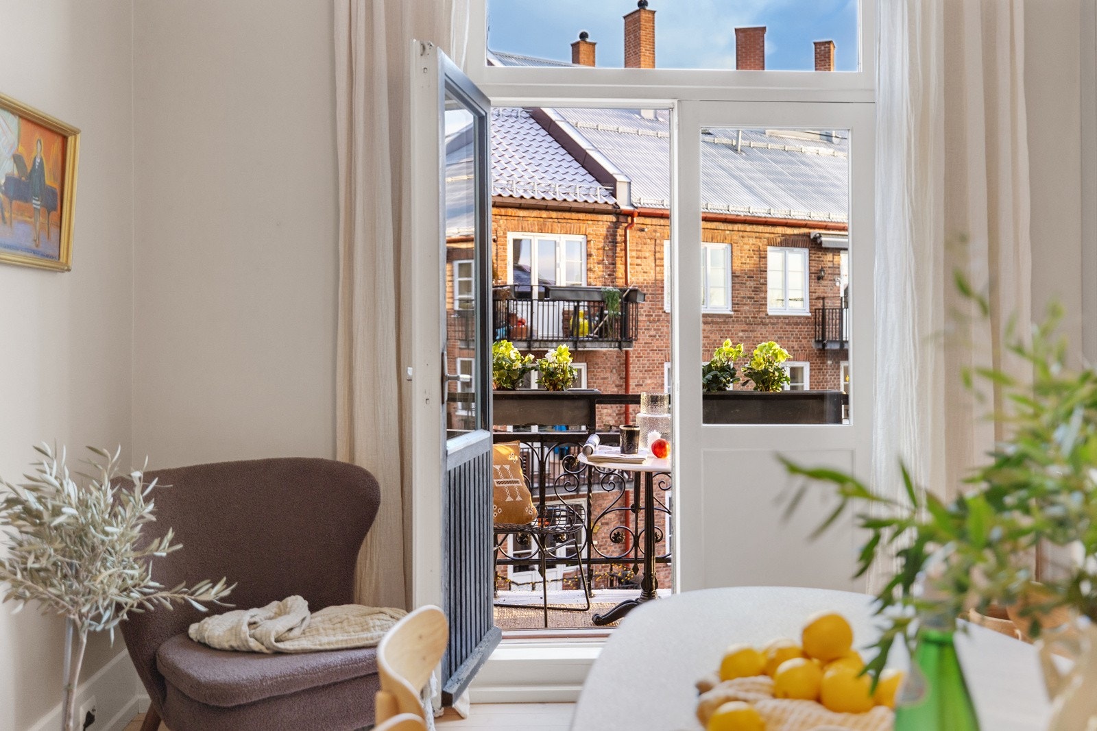 Fra kjøkkenet har du utgang til en koselig sørøstvendt balkong. Galleribilde