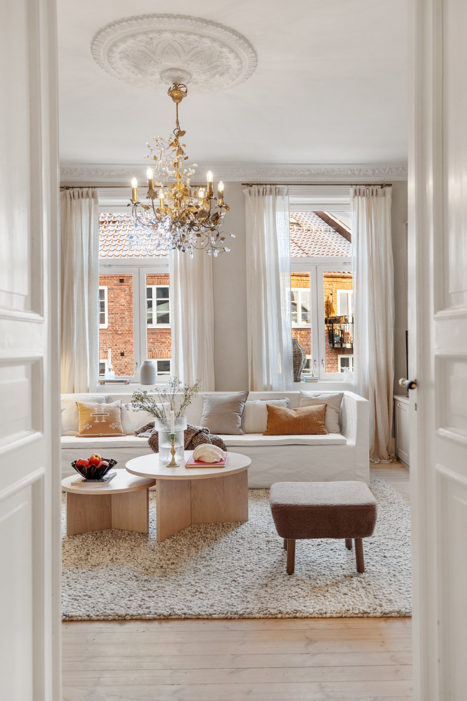 Velkommen til denne fantastiske 4-roms leiligheten med en svært god beliggenhet på rolige Adamstuen. Galleribilde