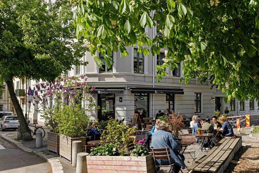 Her finner du populære handlegater, kaféer, uteliv, samt god offentlig kommunikasjon i umiddelbar nærhet. Galleribilde