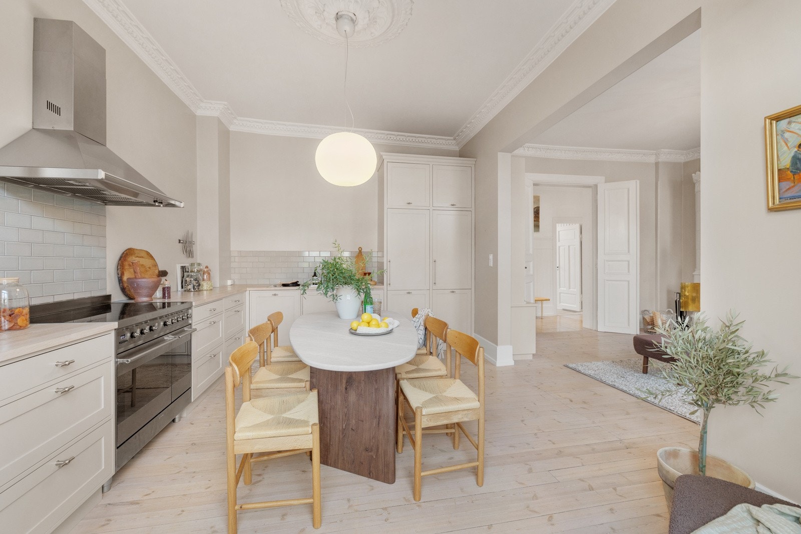 Kjøkkenet oppleves virkelig som hjerte i leiligheten! Galleribilde