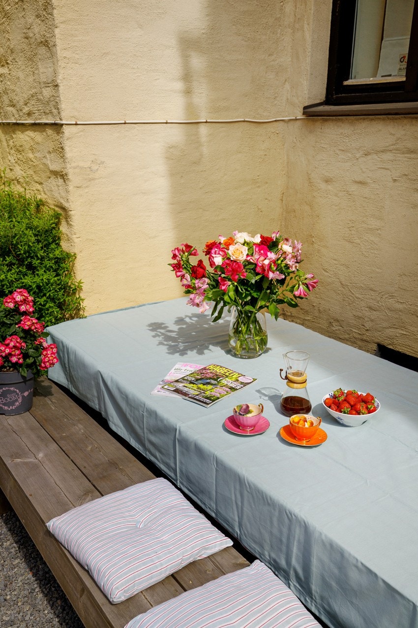 Bakgården oppleves som er et godt alternativ til balkongene når en skal invitere venner og kjente. Galleribilde