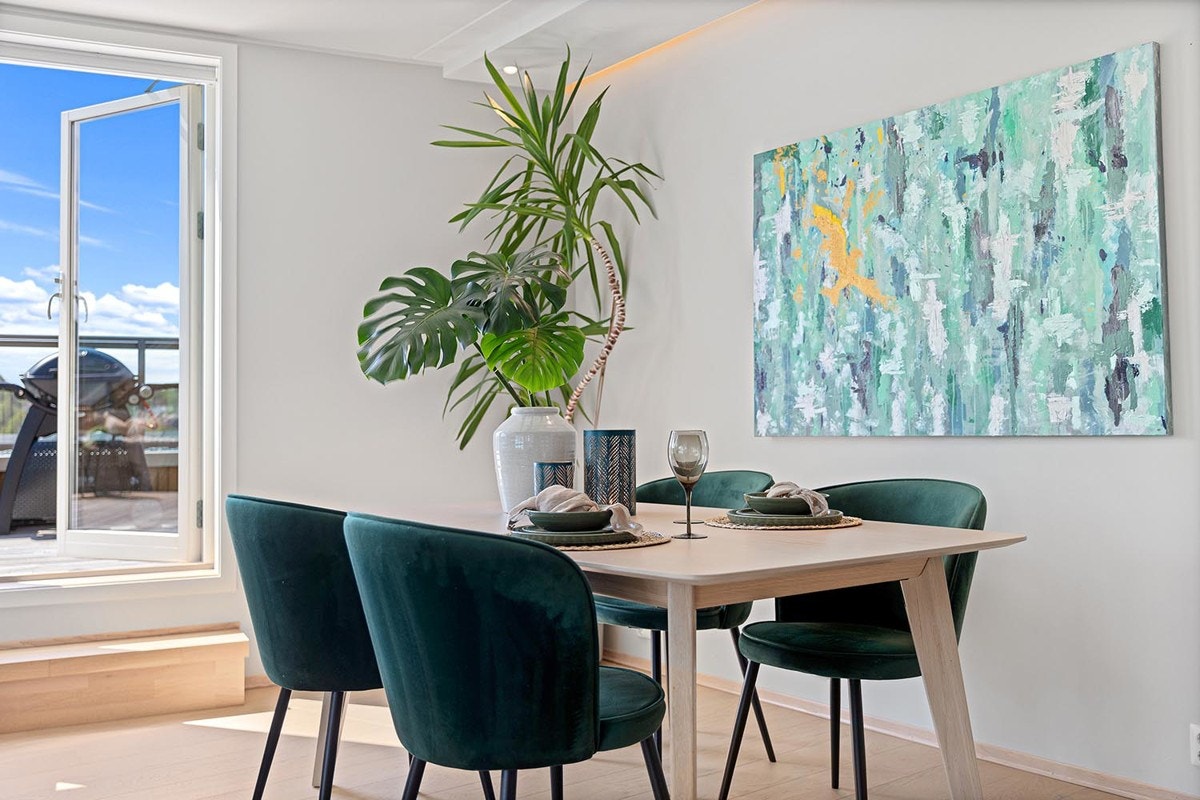 I tillegg er det kort vei for å ta med maten ut på takterrassen. Galleribilde