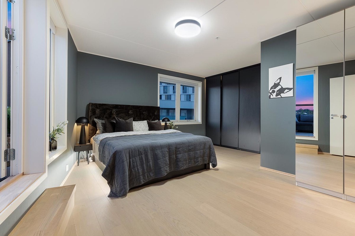 Her får de voksne egen frisone med soverom, garderobe og privat bad. Galleribilde