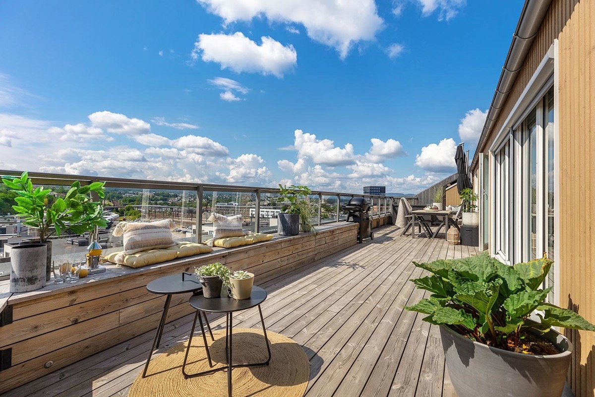 Eie eiendomsmegling har gleden av på presentere Tærudgata 12 - En unik 4-roms toppleilighet med solrik takterrasse, moderne standard, tre soverom, garasjeplass m/lader, heis og en sentral beliggenhet i Lillestrøm! Galleribilde