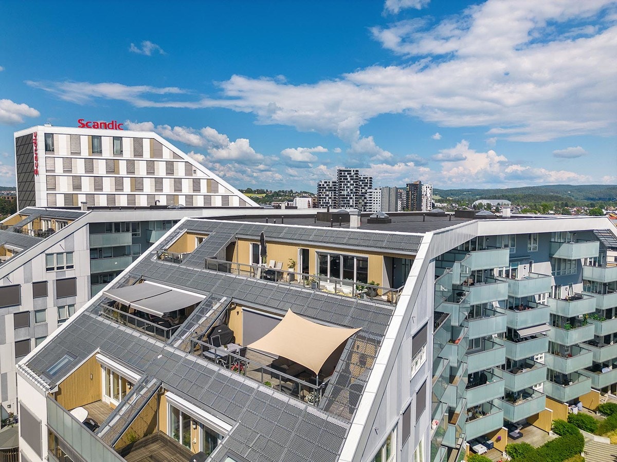 Leiligheten ligger i blokkens øverste etasje. Galleribilde