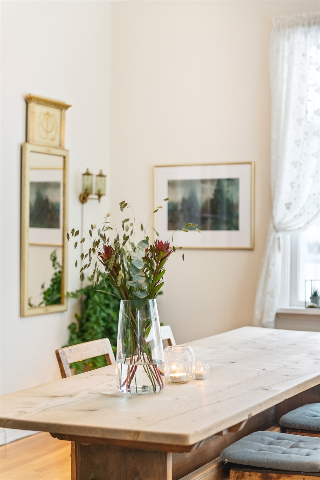 Detalj fra spisestuebordet. Galleribilde