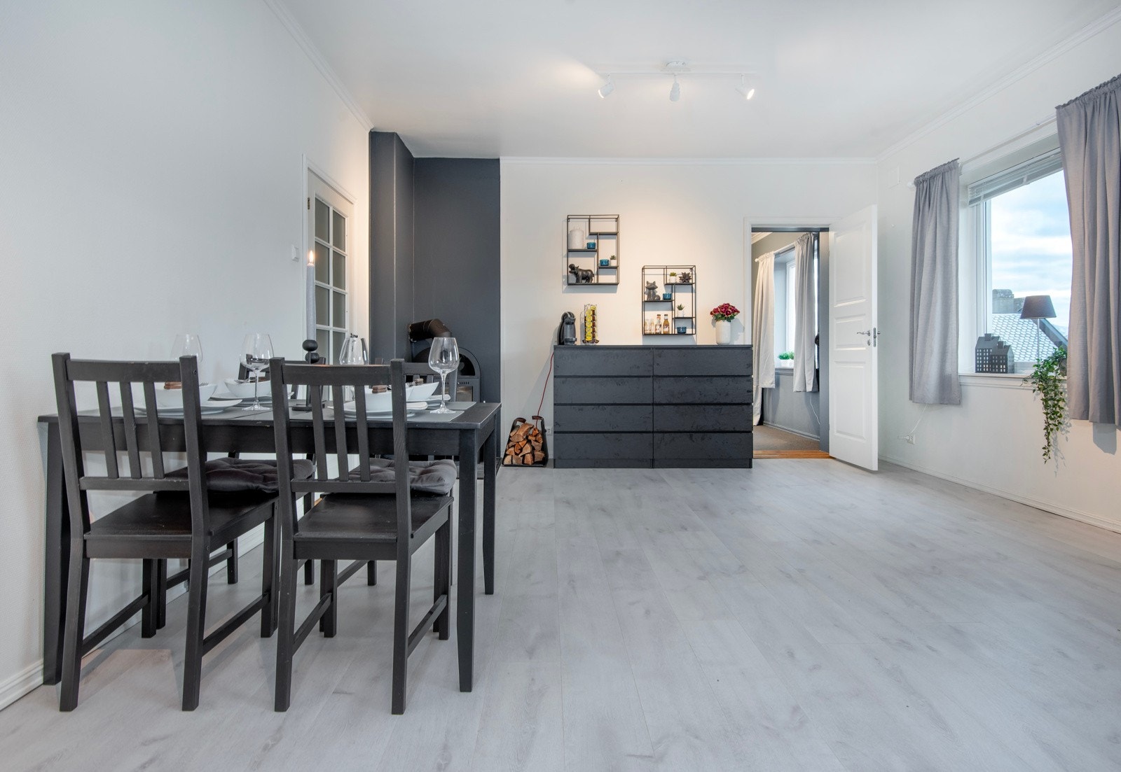 Fra stuen er det dør inn til soverom nr 2. Galleribilde