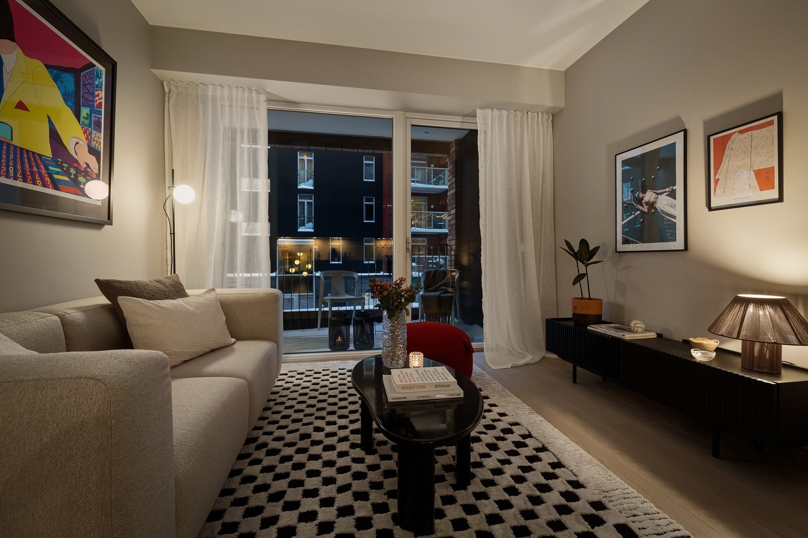 Leiligheten har et stilig 1-stavs parkettgulv Galleribilde