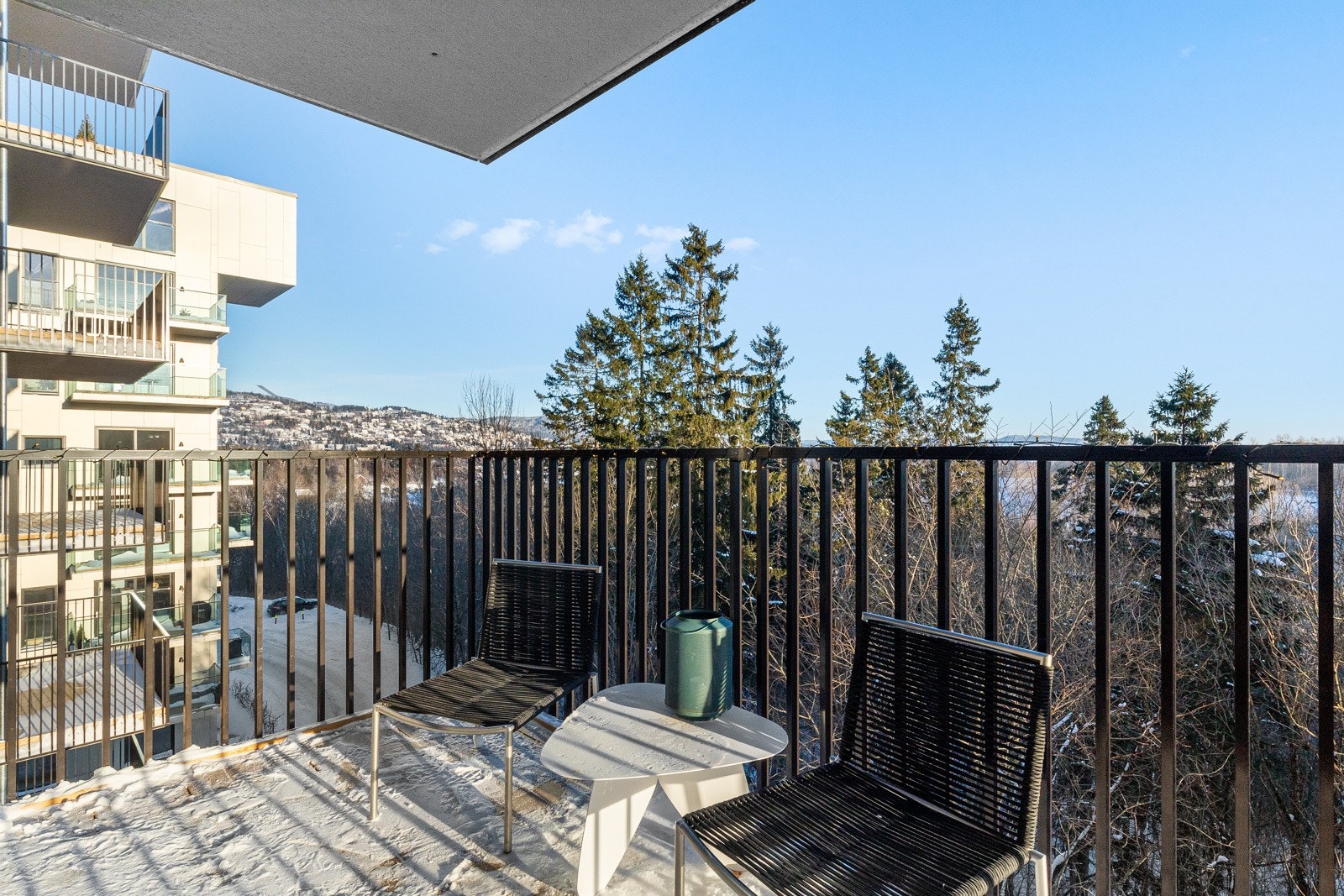 Uteplassene er flotte forlengelser av leiligheten! Galleribilde