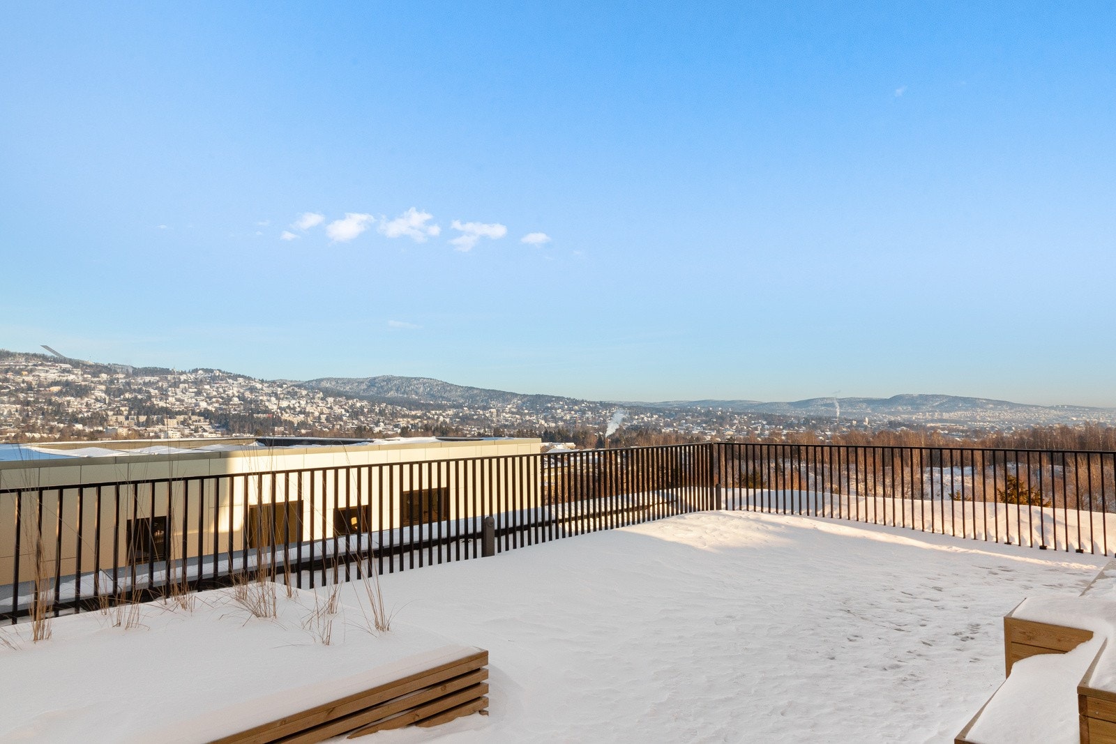 Man har også tilgang til felles takterrasse med fantastiske utsikts- og solforhold! Galleribilde