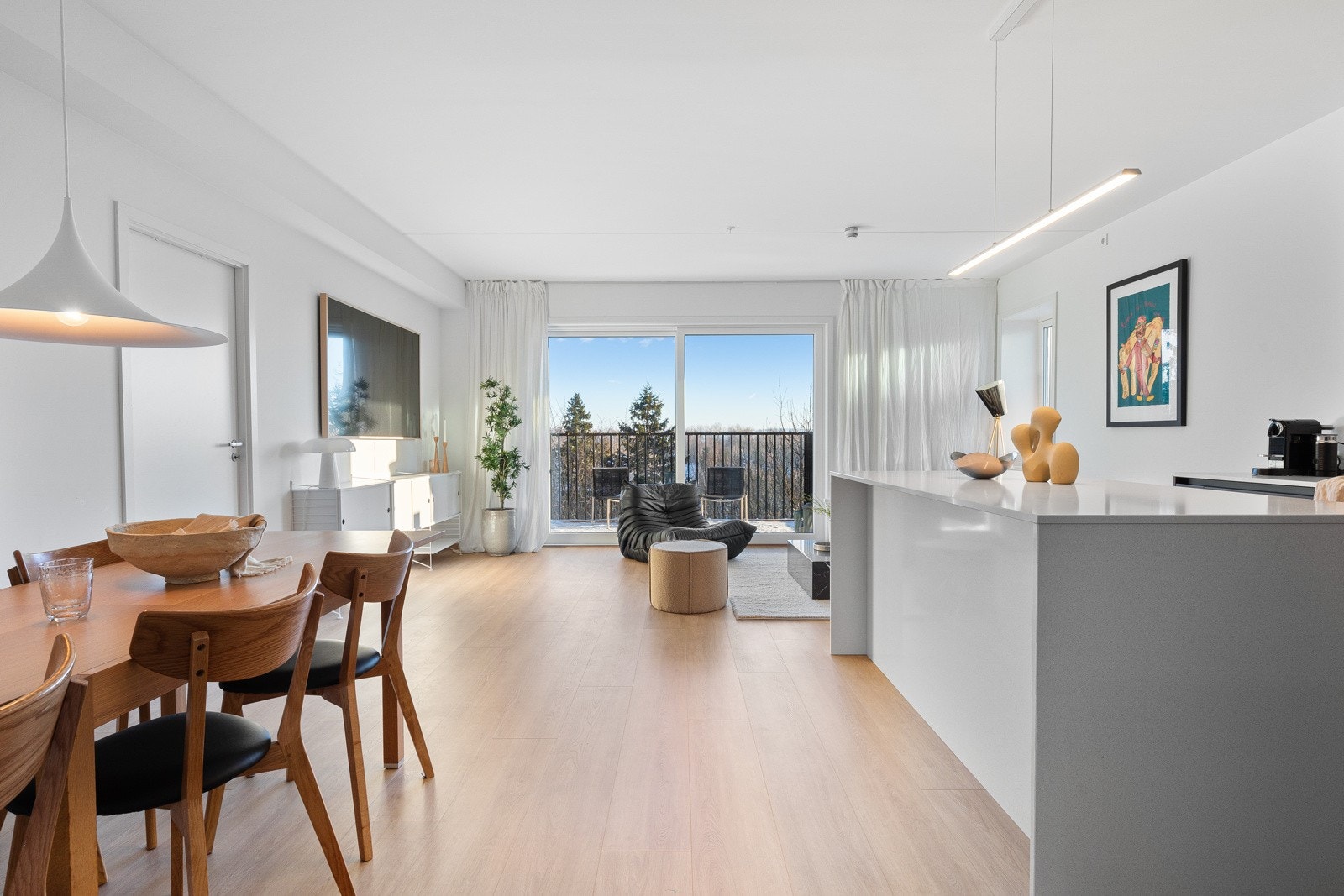 Jon-Kristian Krybelsrud v/ Privatmegleren ønsker velkomen til hyggelig visning i Aslakveien 22 A på ettertraktede Røakollen! Galleribilde