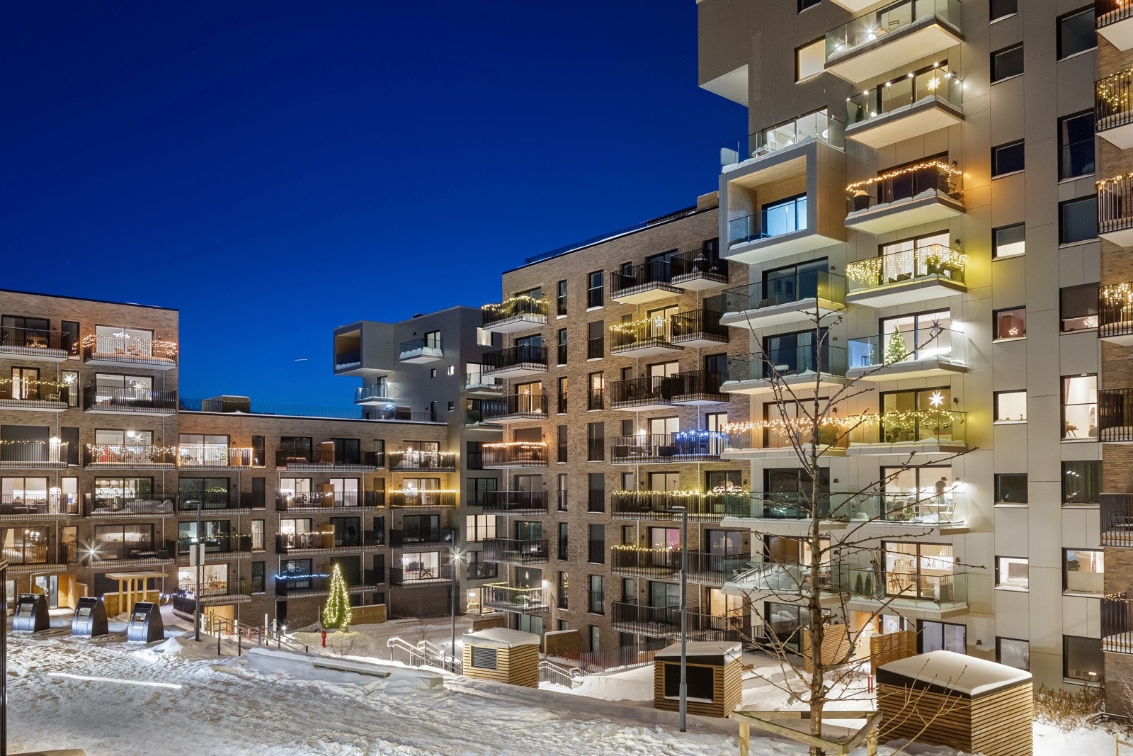 Fasade på kveldstid. Galleribilde