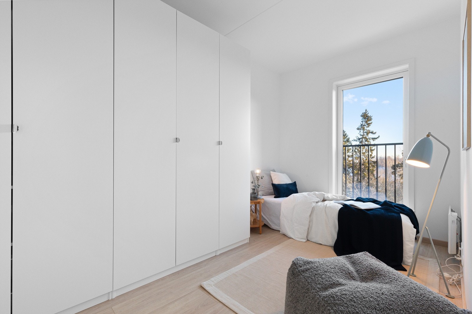 Soverom 3 har masse skaplass og fungerer fint som er gjesterom, kontor, barnerom eller en kombinasjon av disse. Galleribilde