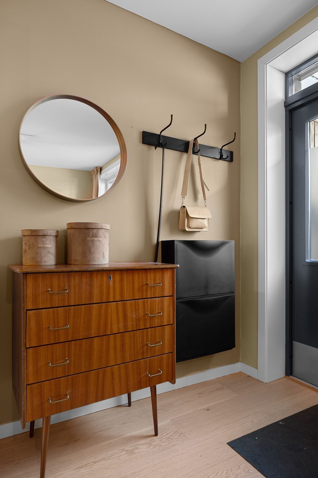 Entré med oppbevaringsplass for sko og yttertøy Galleribilde