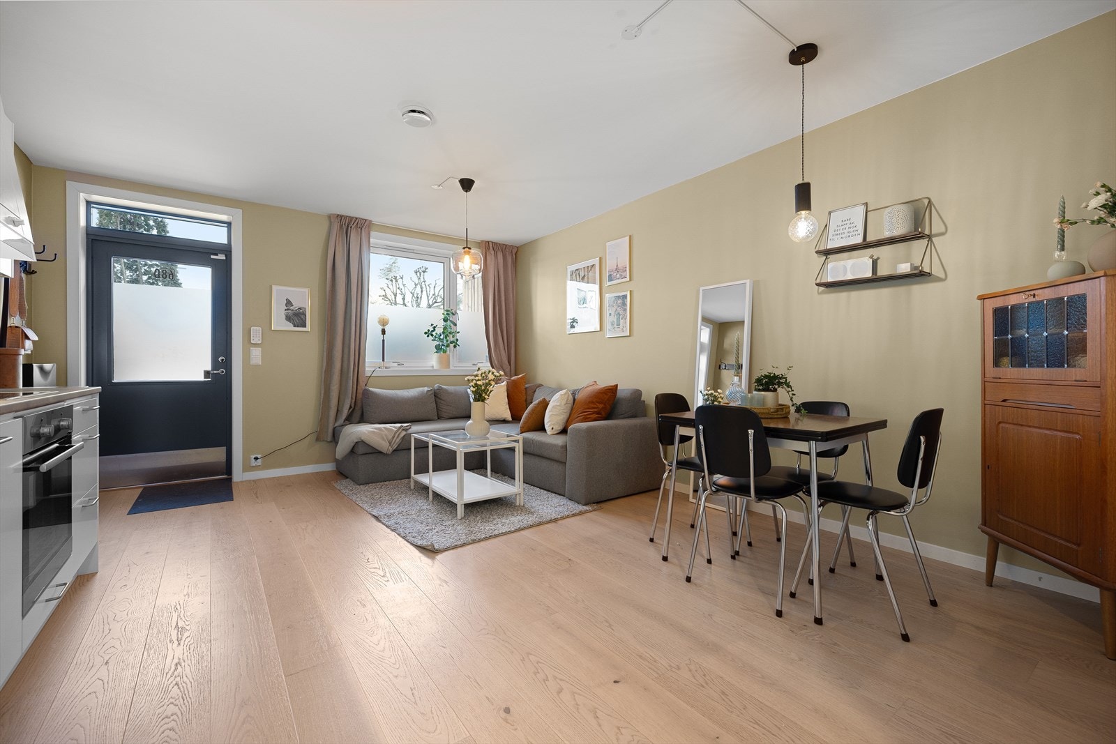 Velkommen til Hovseterveien 68D - Presentert av Ole-Jørgen Jensen Galleribilde