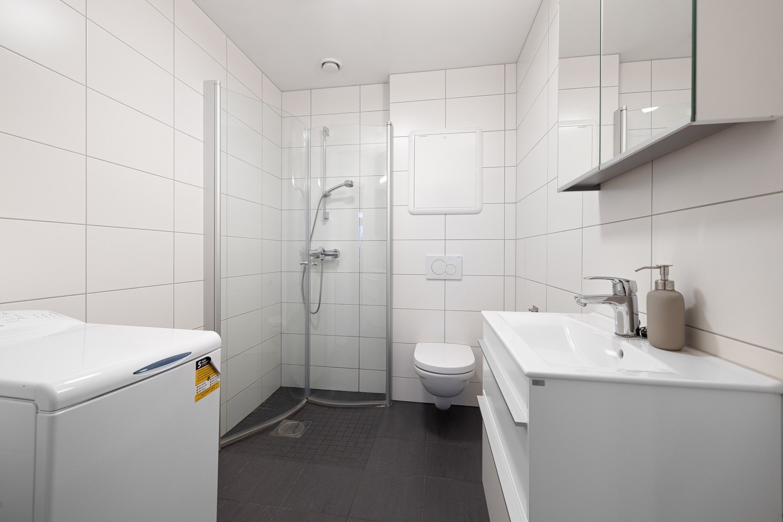 Pent flislagt baderom Galleribilde