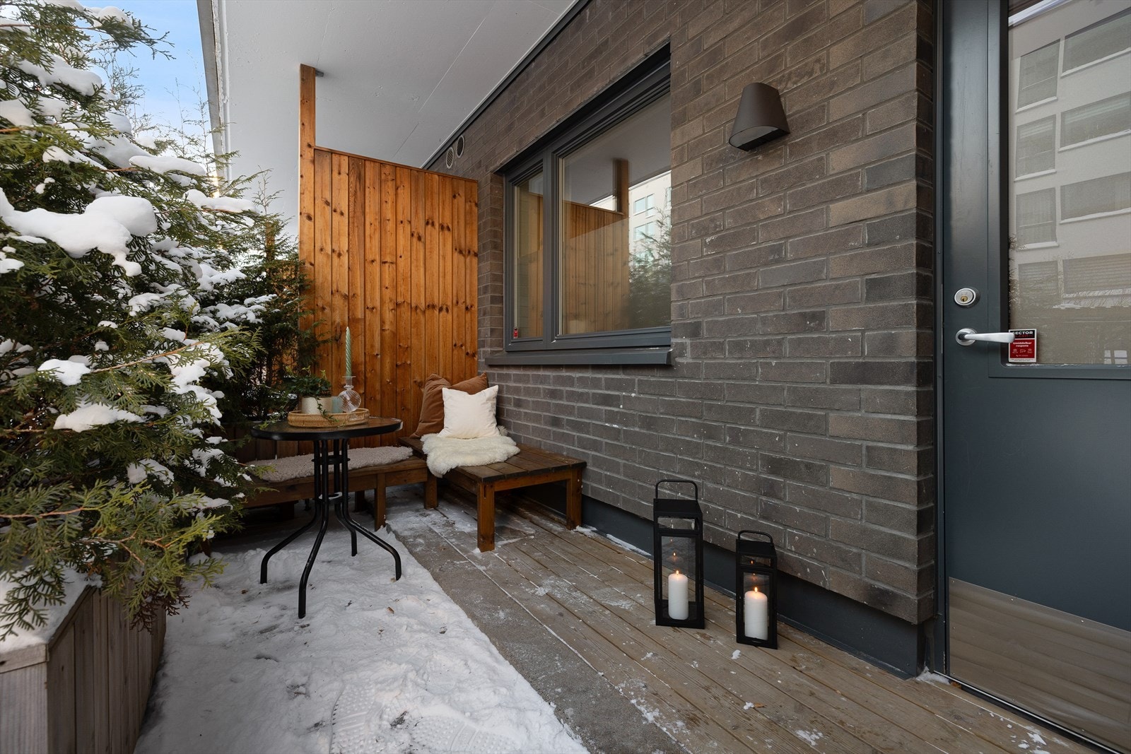 Flott markterrasse med god plass til sittegruppe Galleribilde