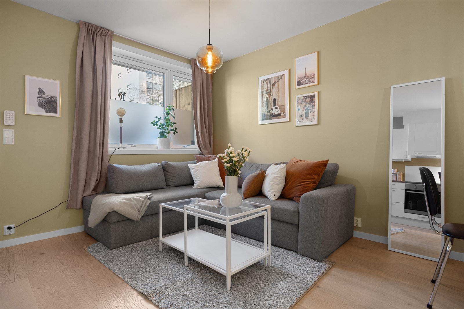 Egen inngang fra bakkeplan Galleribilde