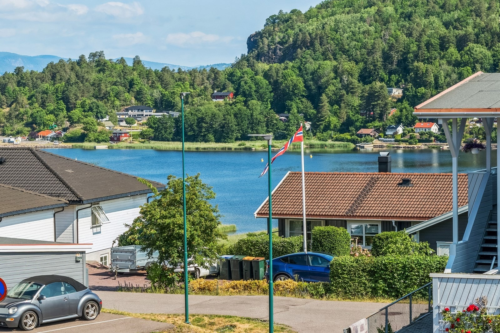 Balkongen oppleves som en forlengelse av stuen på varme sommerdager. Galleribilde