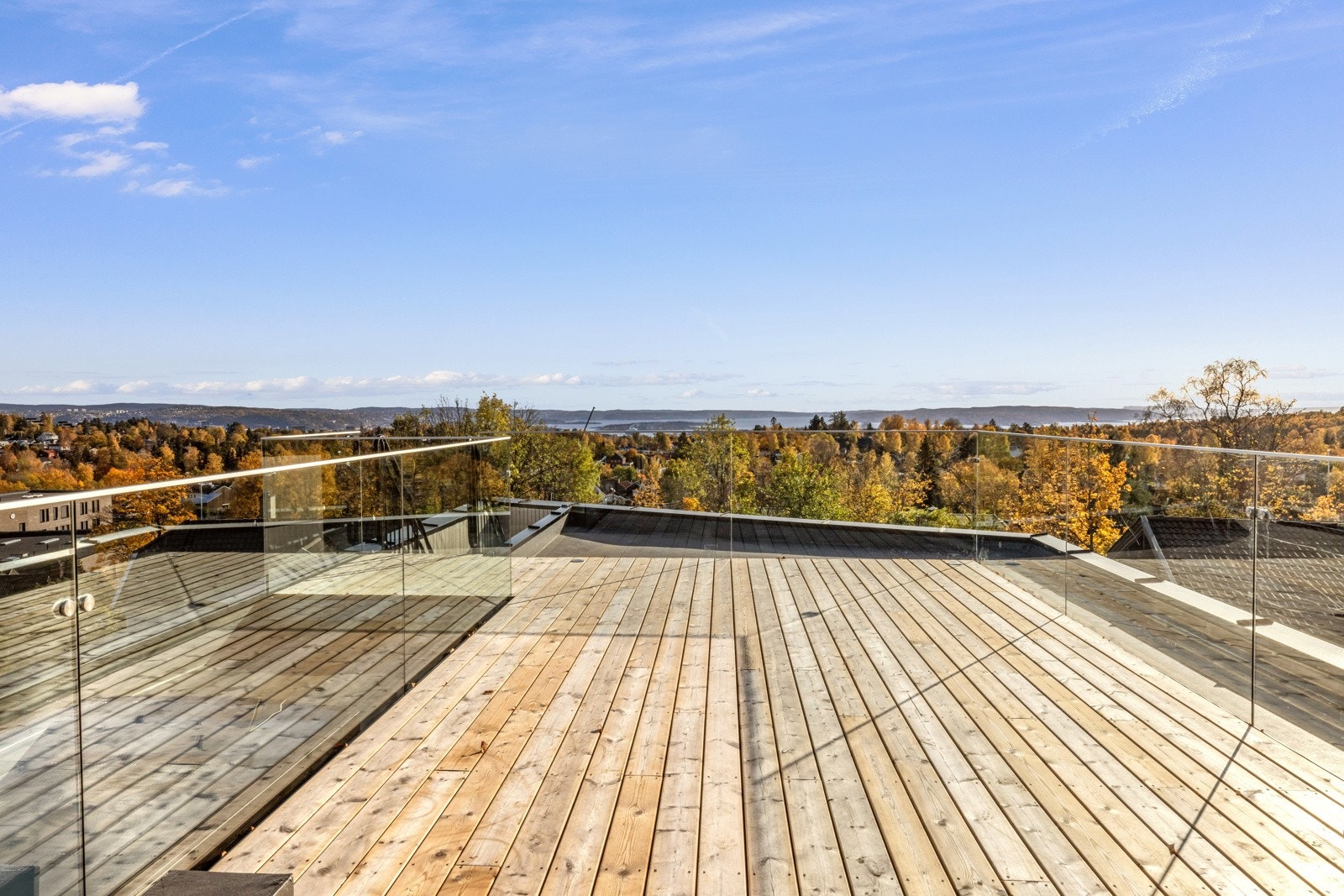 Utsøkt beliggenhet, spektakulær utsikt og flotte solforhold. Galleribilde