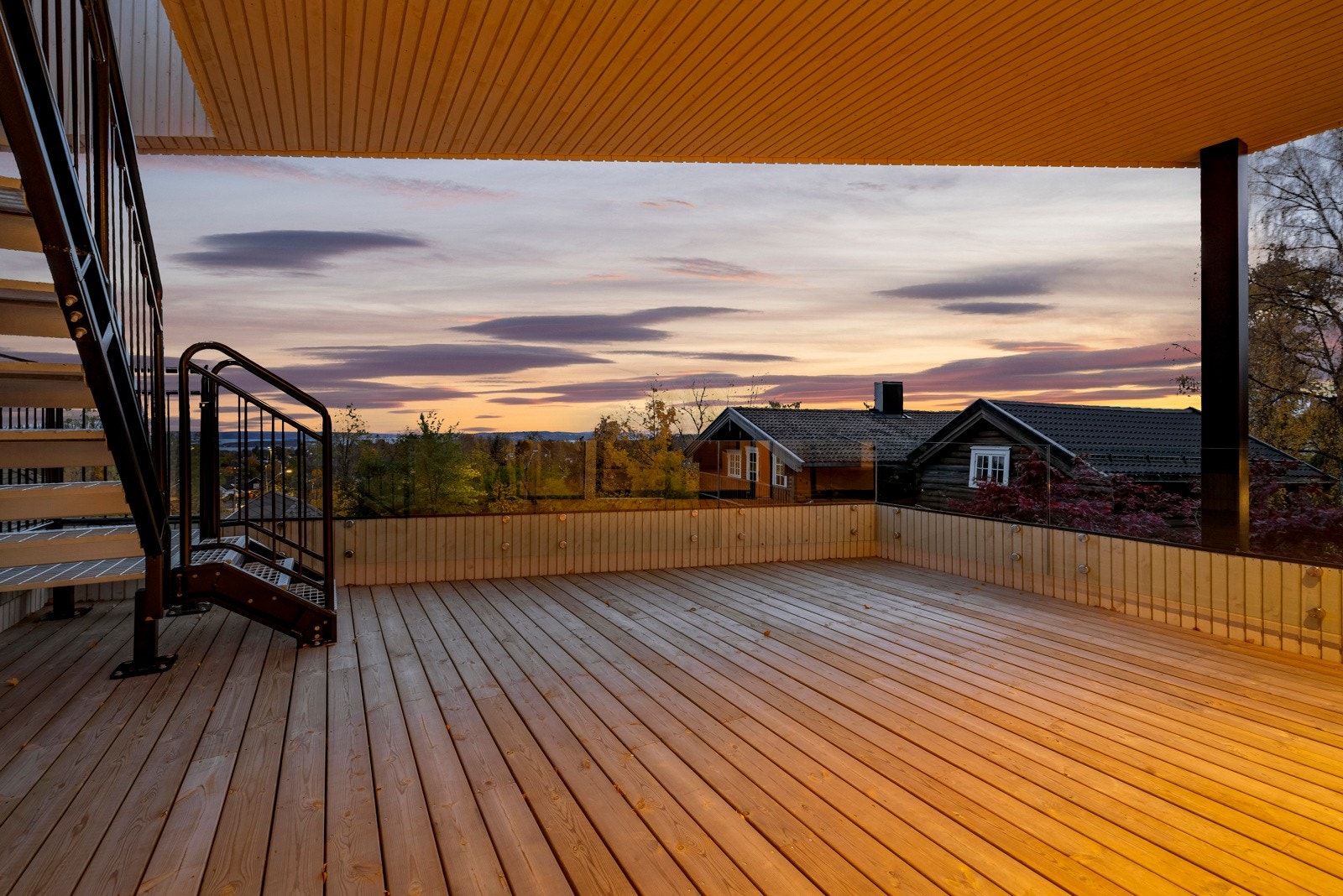 Strategisk plassert utebelysning gjør det hele ekstra flott. Galleribilde