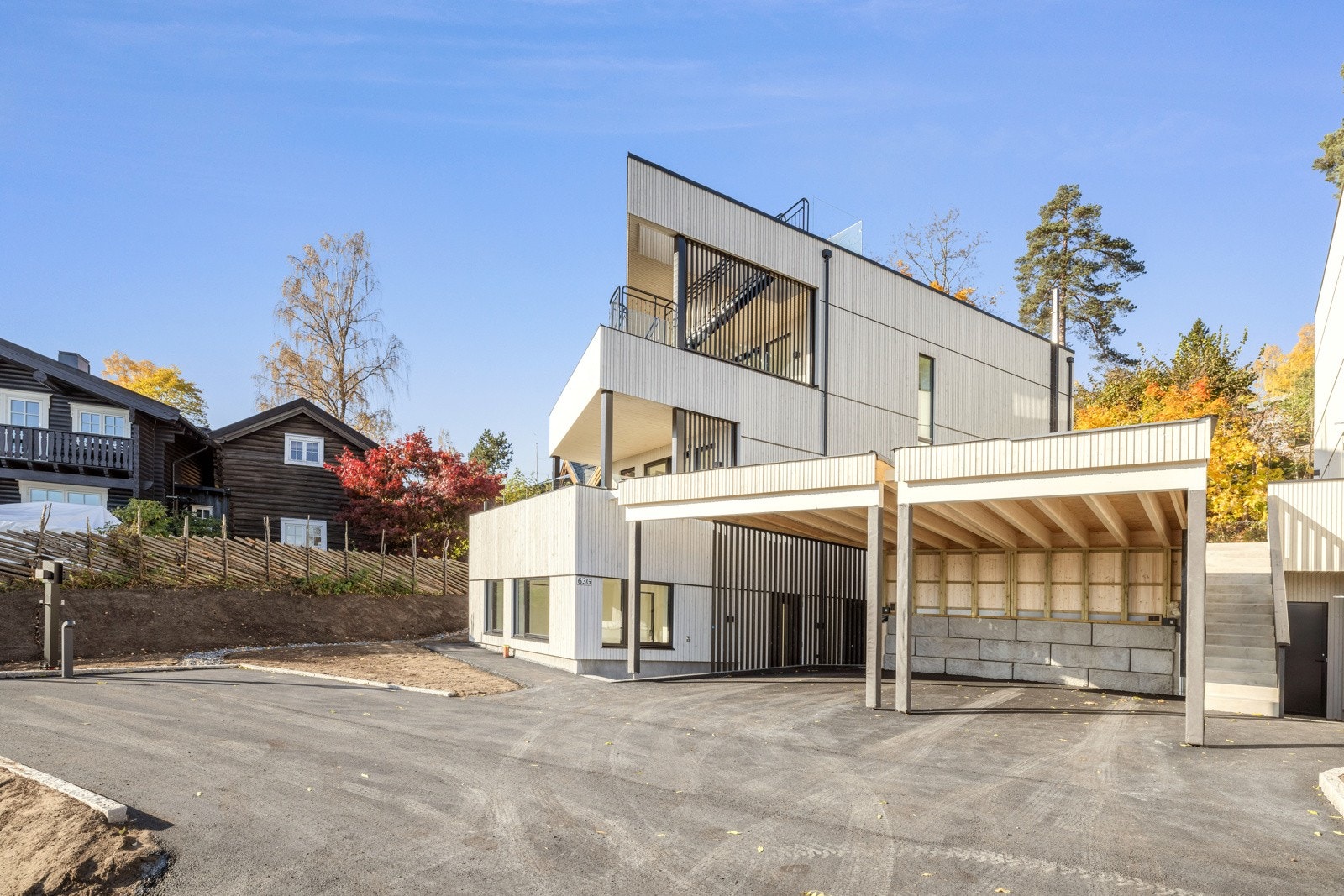 Bygget har et lekkert særpreg og flotte terrasser med sol og utsikt. Galleribilde