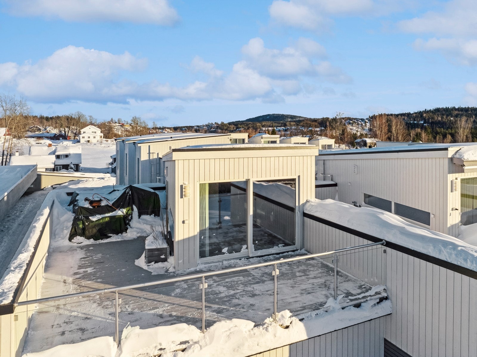 Takterrassen er på hele 37 m2 og har fantastiske solforhold fra morgen til kveld. Galleribilde