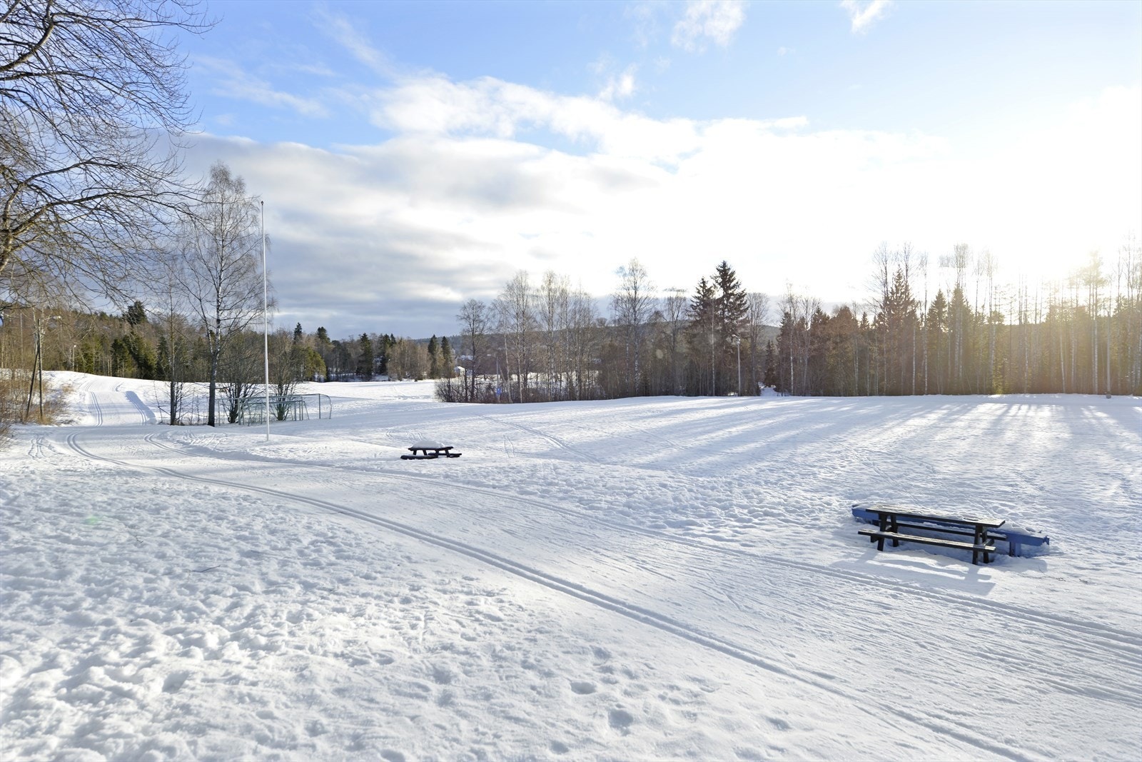 DIF banen er nå på vinterstid kjørt opp med skiløyper. Herfra er det videre direkte tilgang til løypenettet i Kjekstadmarka. Galleribilde