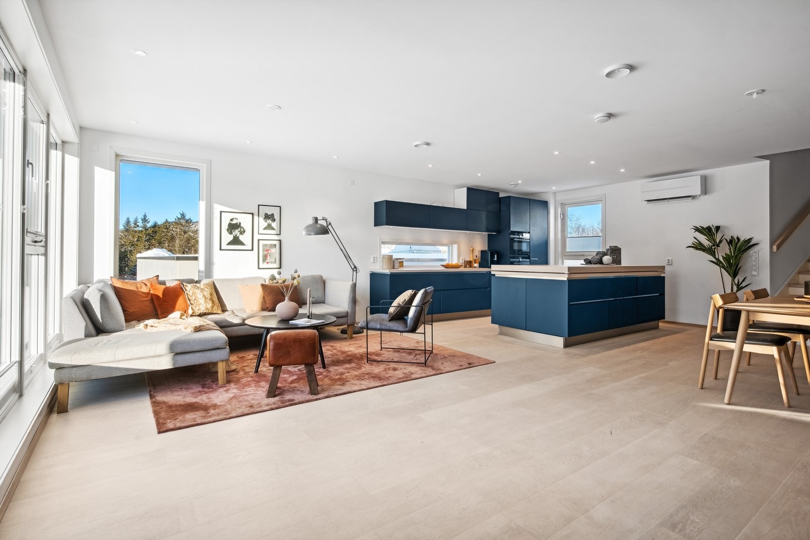 Velkommen til Rosenhaven 17 - Lekkert enderekkehus fra 2017 med takterrasse - Idyllisk beliggenhet på Engelsrud, kun 5 min. fra Asker sentrum. Galleribilde