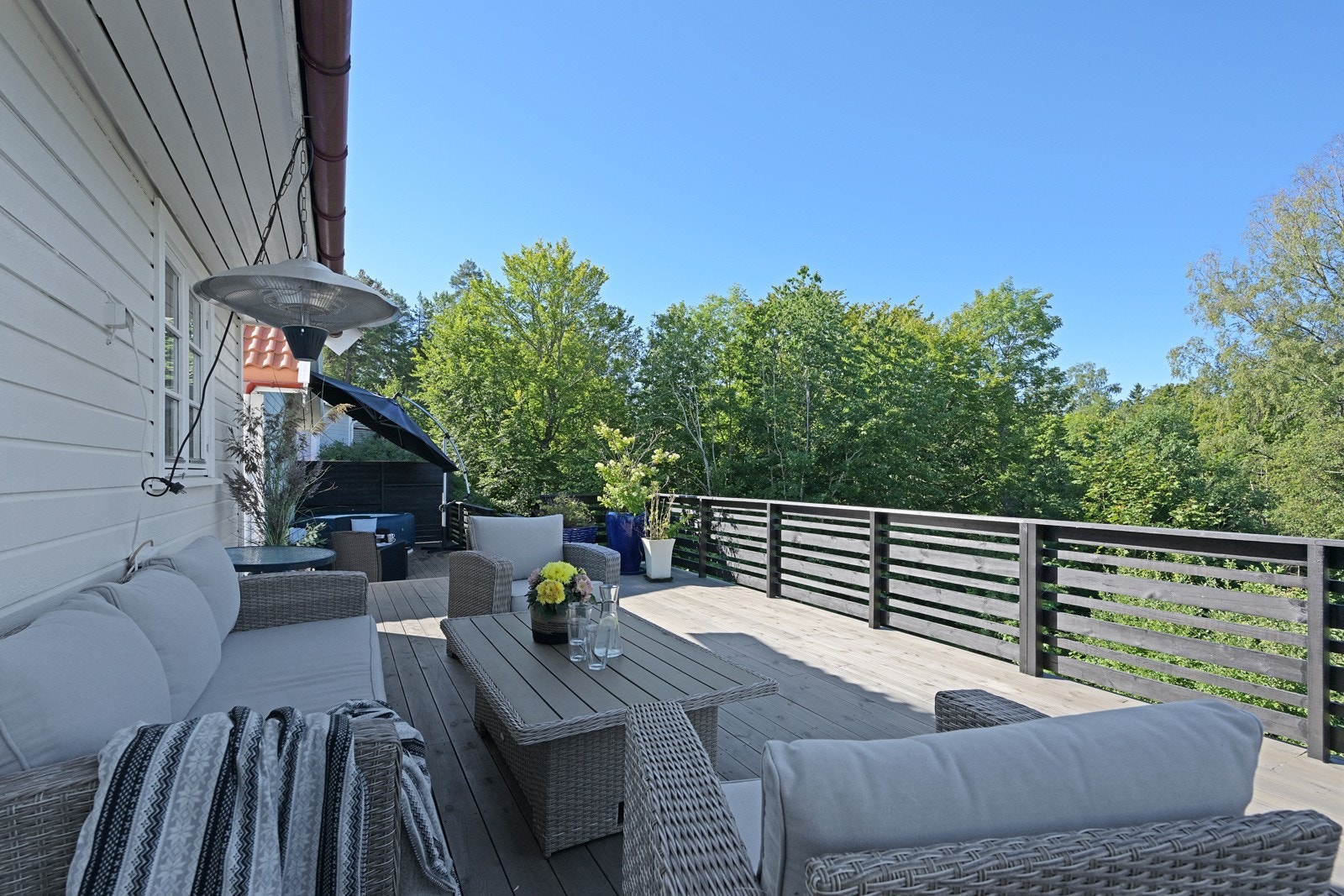 Sommerterrasse i Gretteåsen Galleribilde
