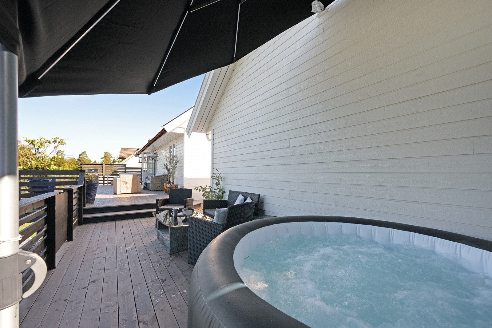 Både små og store vil trives på denne deilige terrassen Galleribilde