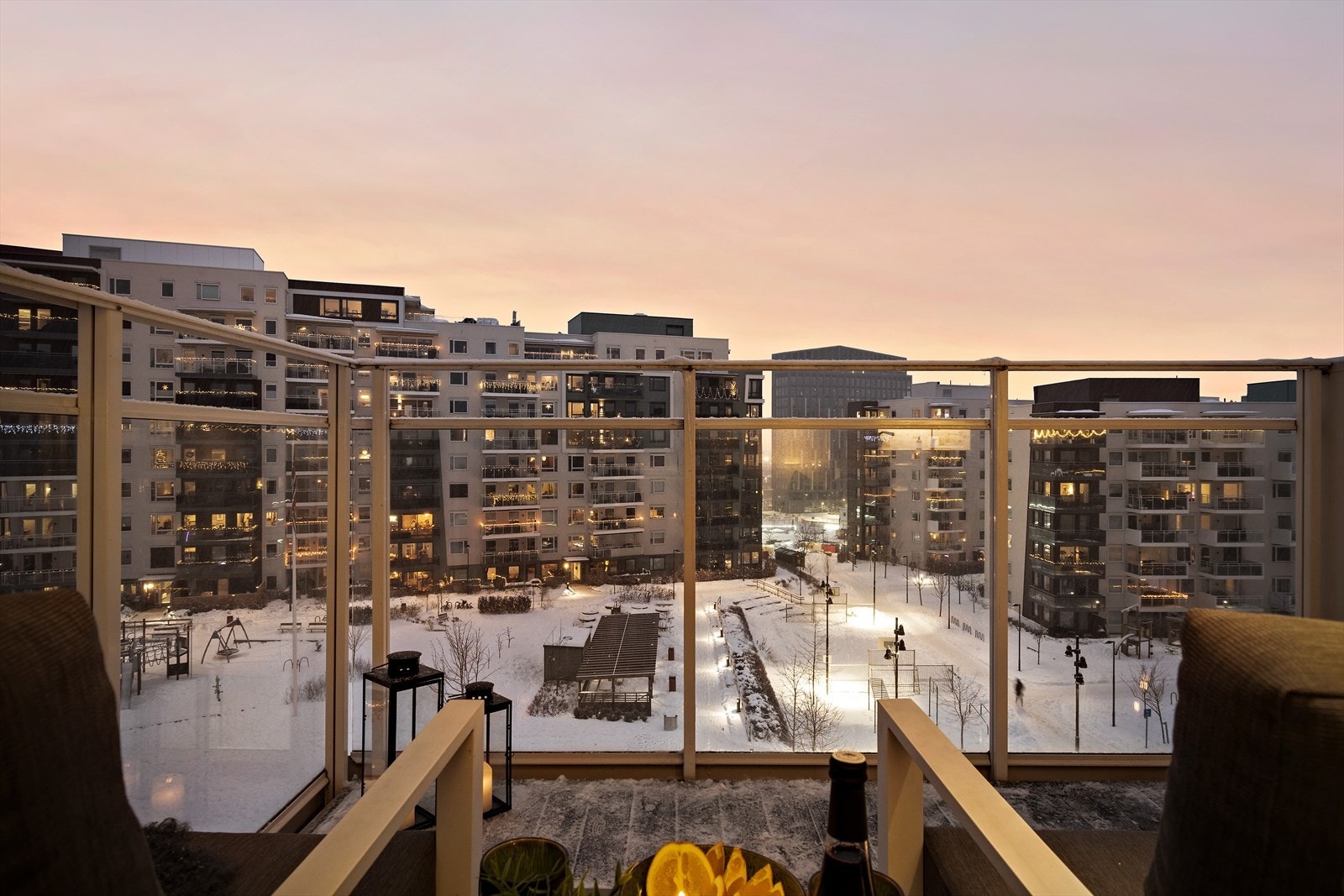 Koselig kveldsstemning på balkongen Galleribilde