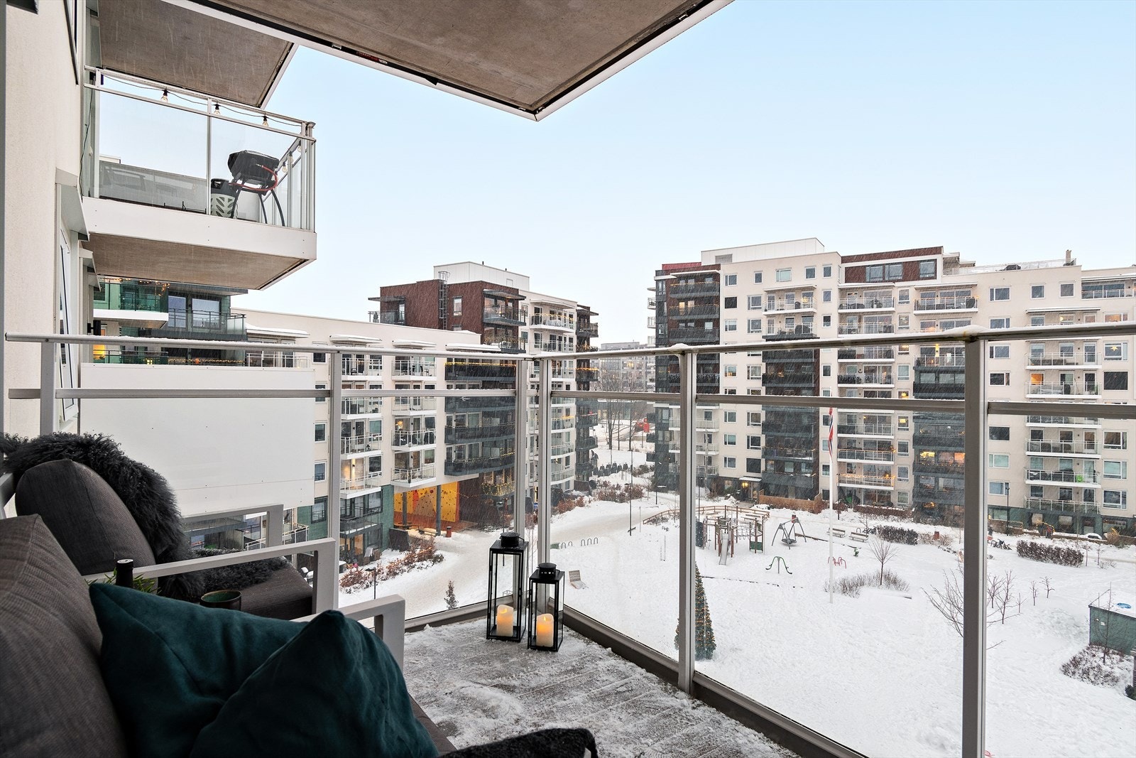 Fra balkongen er det en herlig utsikt mot bakgården Galleribilde