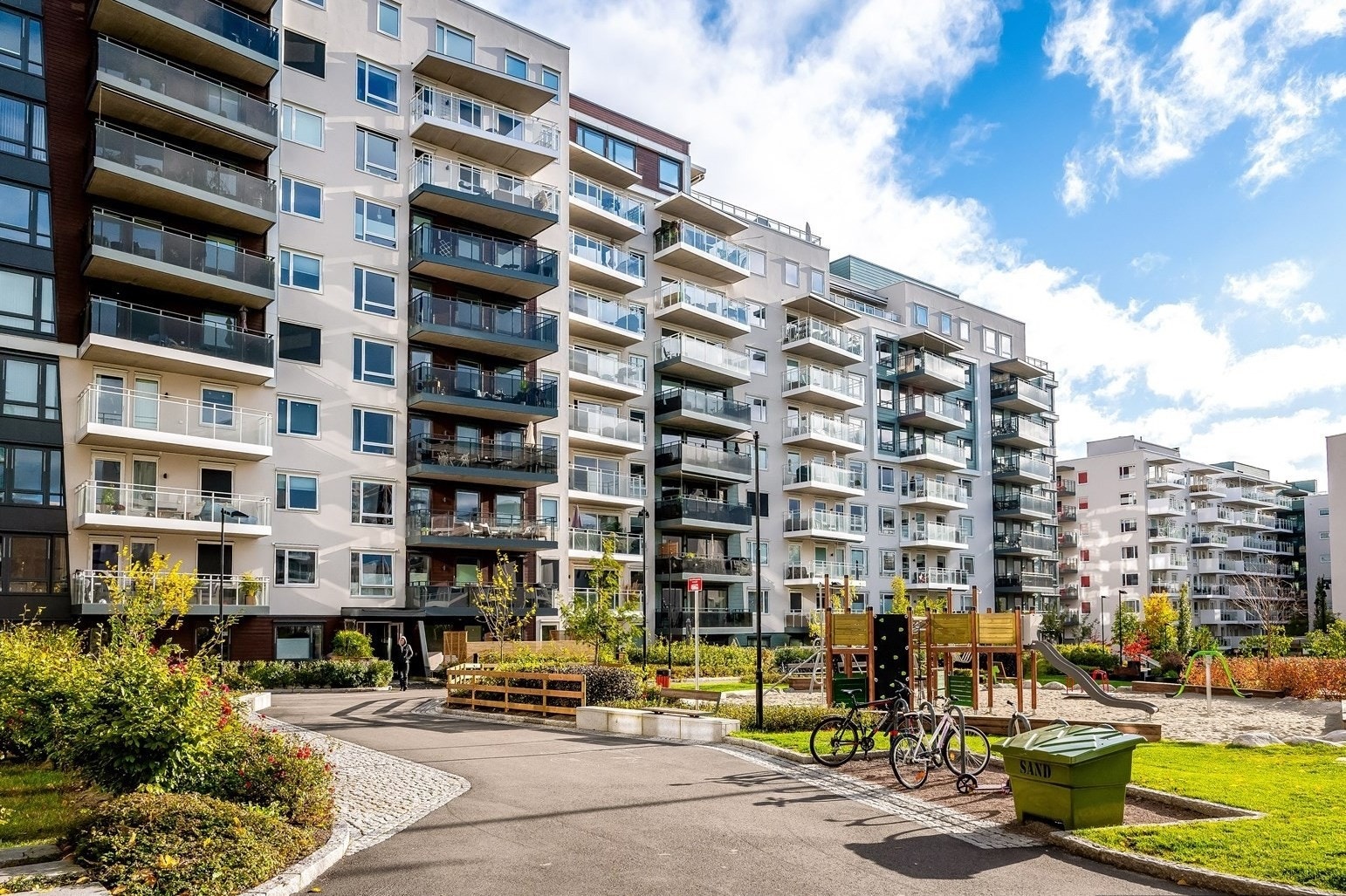 Her kan du nyte gode solforhold, grillpaviljong og en flott fontene. Galleribilde