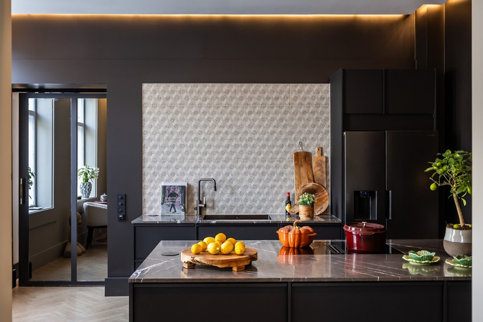 Kjøkkenøy -og benkeplatetopp i kompositt Galleribilde