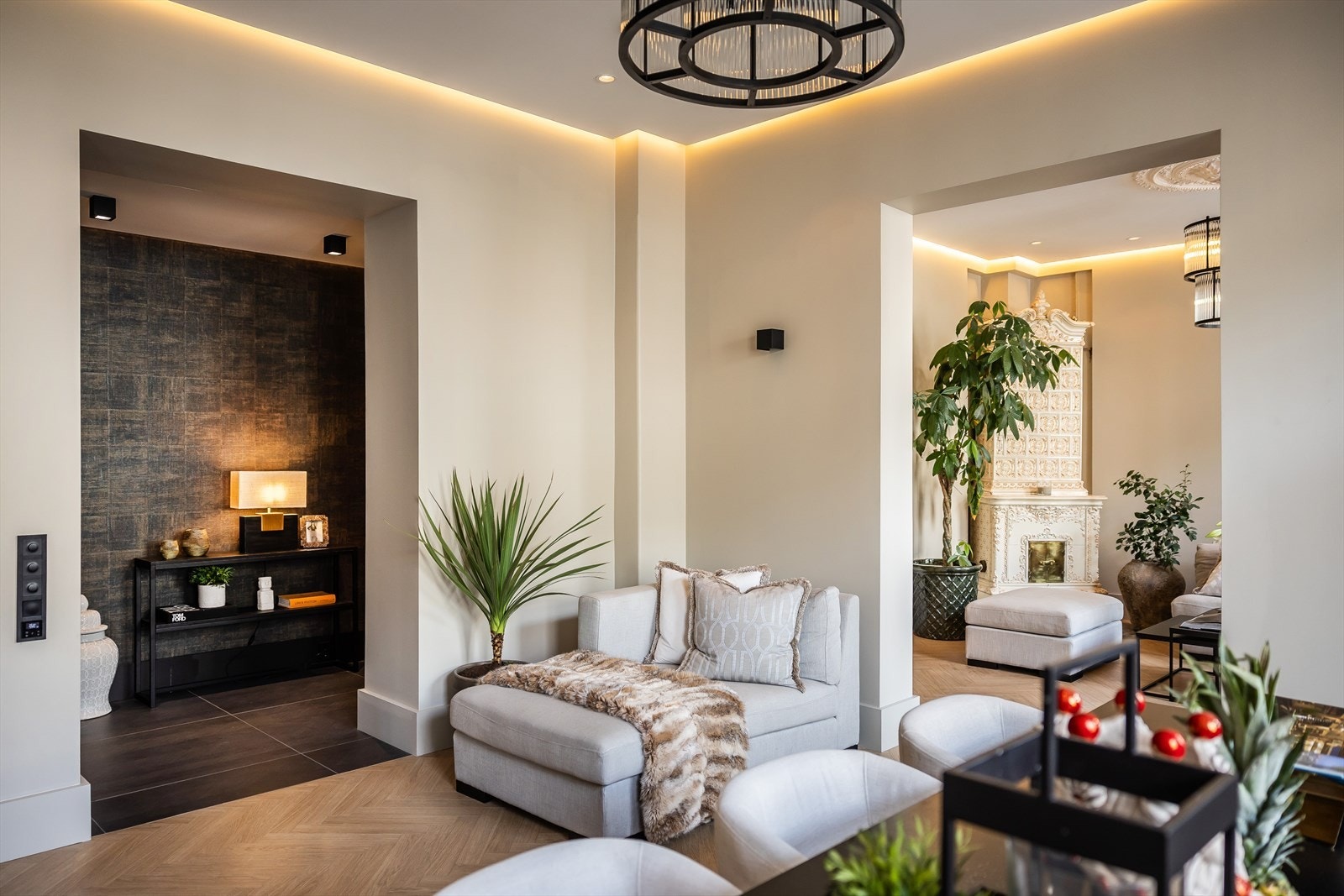 Fint samspill mellom interiør, fargevalg og uttrykk gjennomgående i hele boligen Galleribilde