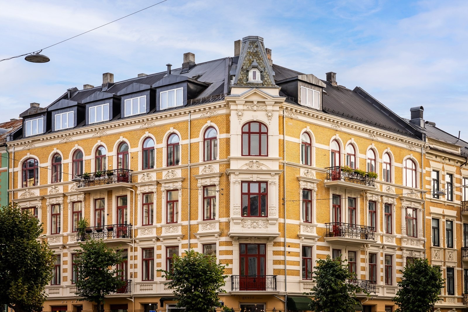 Hjørnegården, som utgjør Niels Juels gate 33, ble oppført i i 1898 Galleribilde