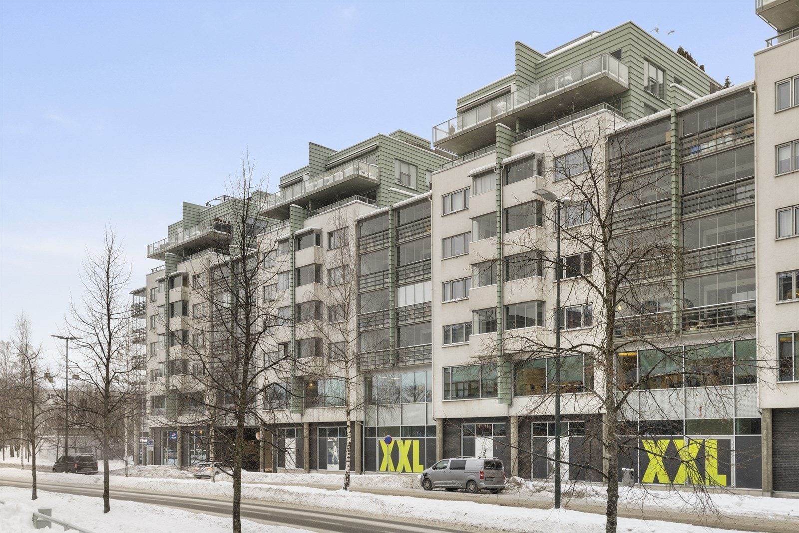 Nederste etasje er Dominos pizza og XXL og i andre etasje er Evo treningssenter Galleribilde