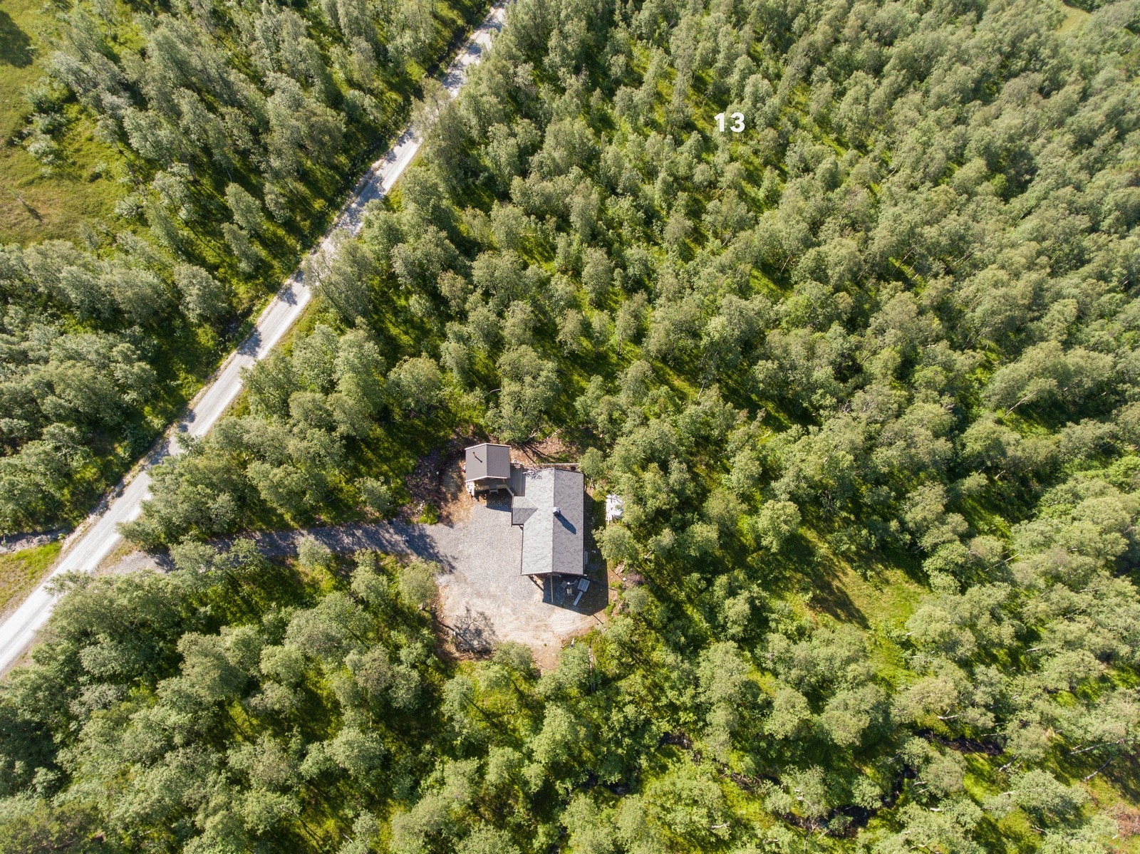 Nedre del av Brude hyttefelt består av seks tomter hvor 12 og 13 ligger nærmest Sandgrovbotnvegen Galleribilde