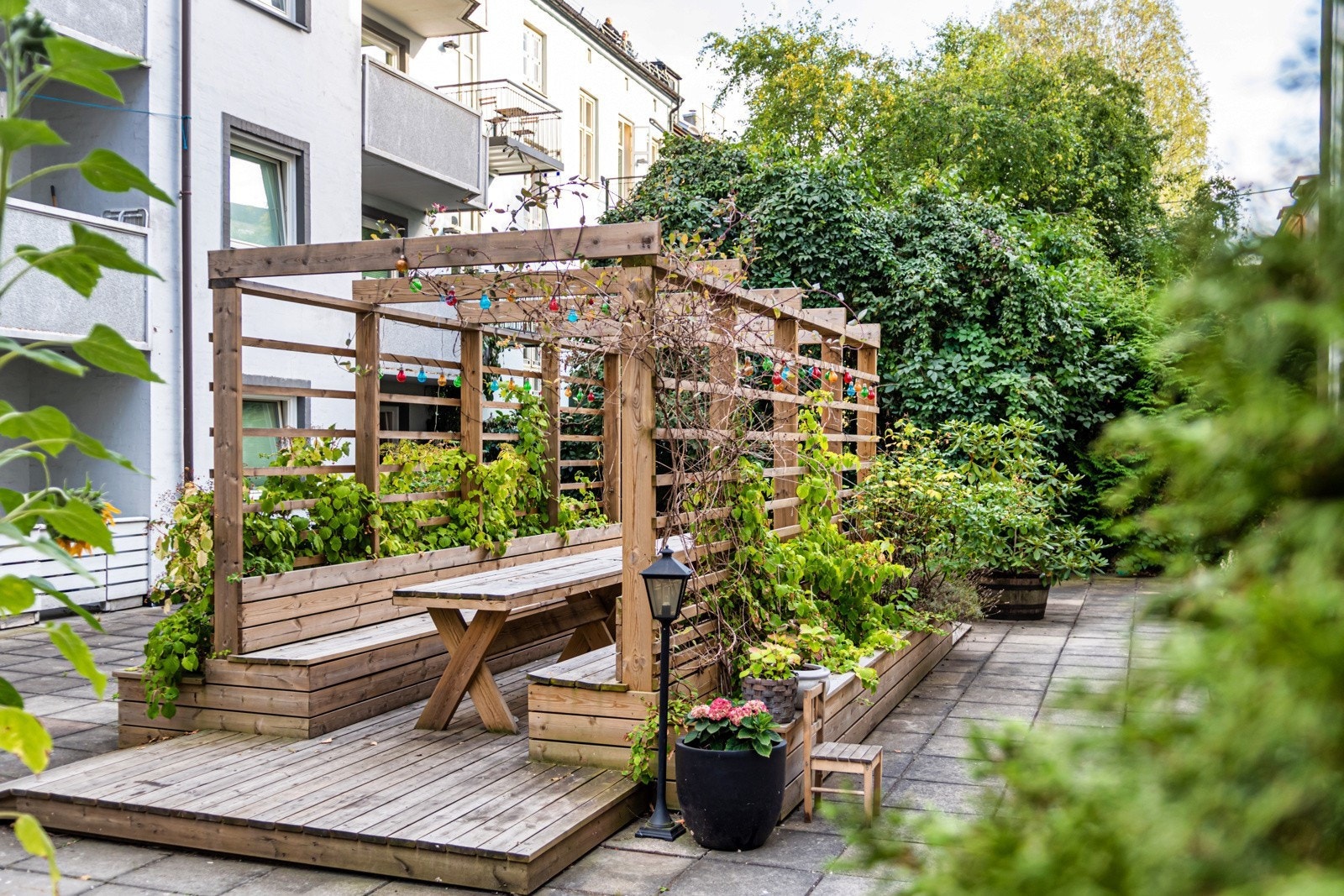 Sameiet har en fantastisk bakgård, hvor du finner sittegrupper og grill. Galleribilde