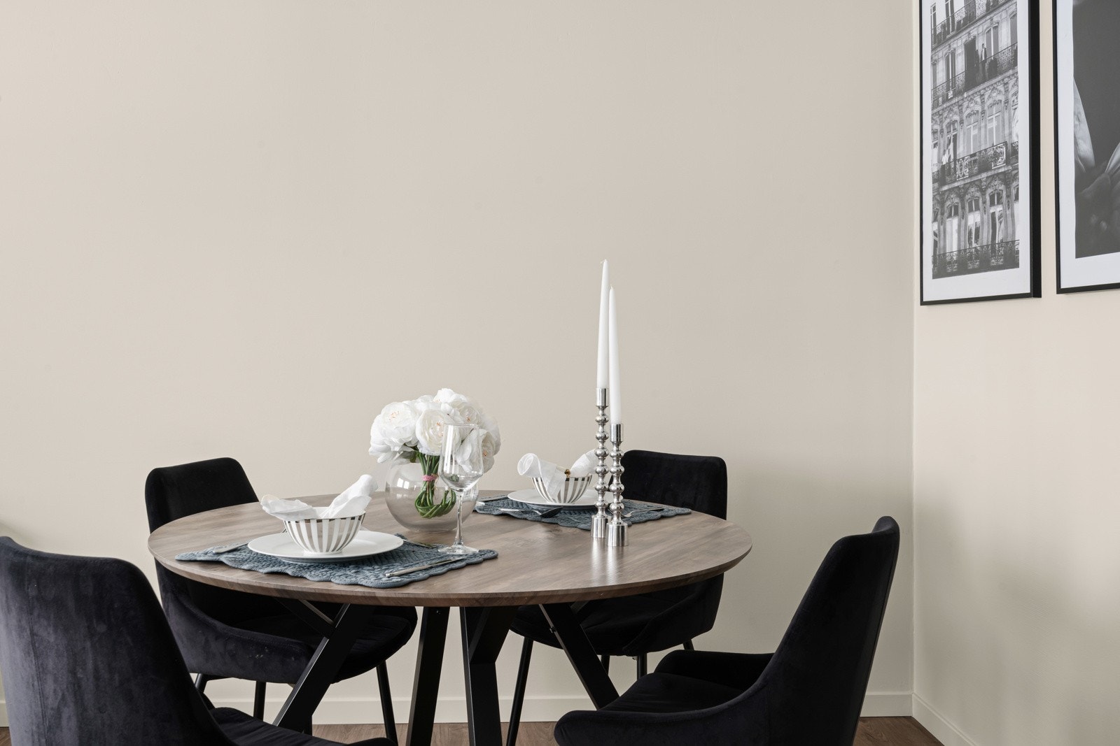 Her får du god plass til koselig spisegruppe, hvor du kan samle familie og venner. Galleribilde