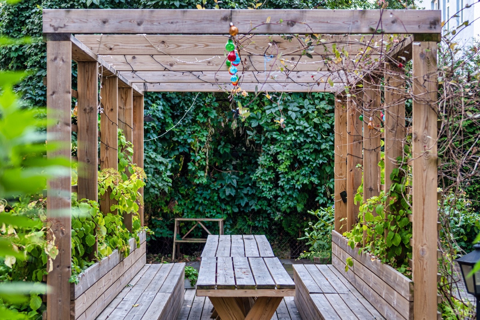 Typisk frodig Løkka bakgård, til glede for beboerne. Galleribilde