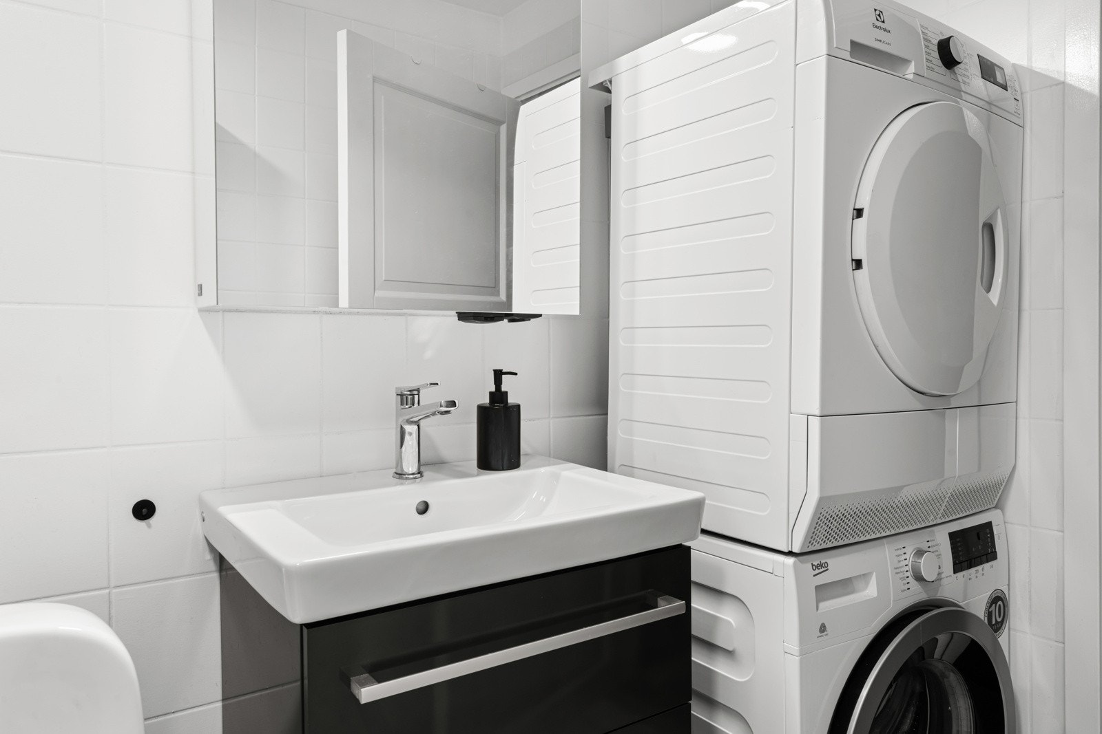 Her har du god plass til vaskemaskin og trommel. Galleribilde