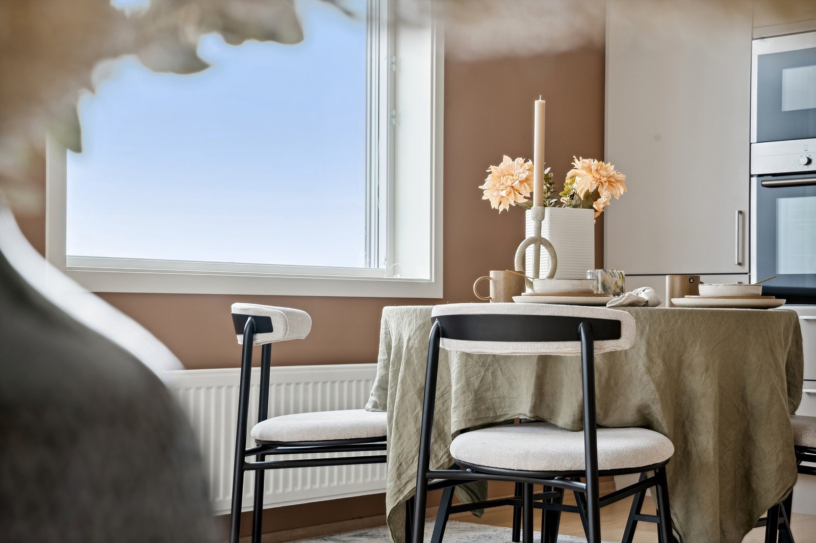 Spisebord med flott utsikt Galleribilde
