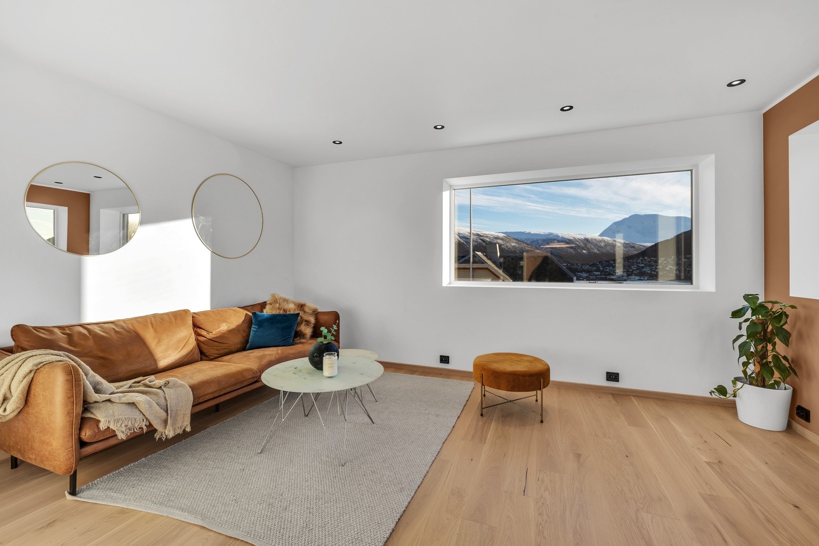 Store vindusflater og fantastisk utsikt! Galleribilde