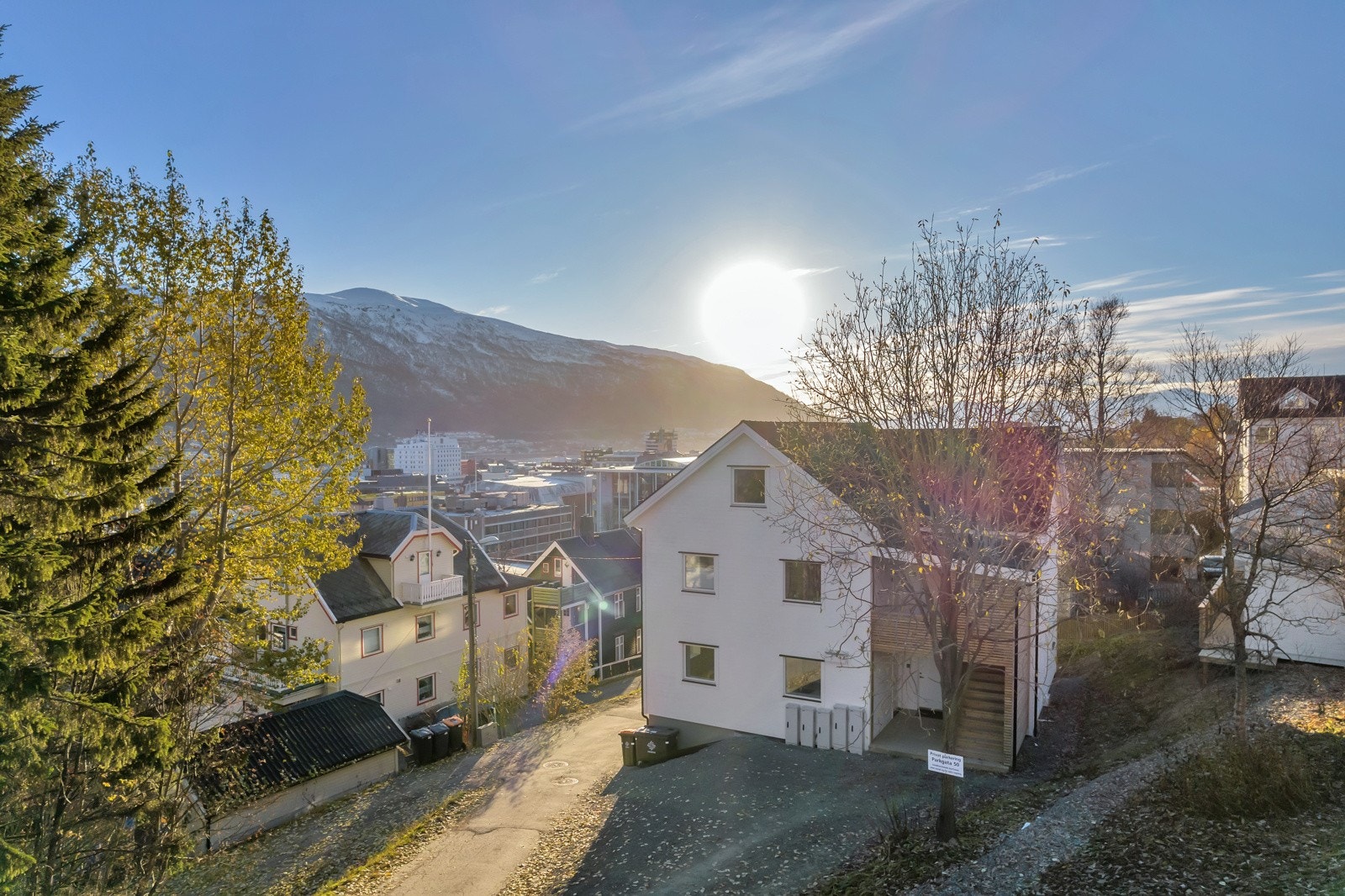 Her vil du bo meget sentralt i øvre del av Tromsø sentrum - samtidig tilbaketrukket i en rolig gate Galleribilde