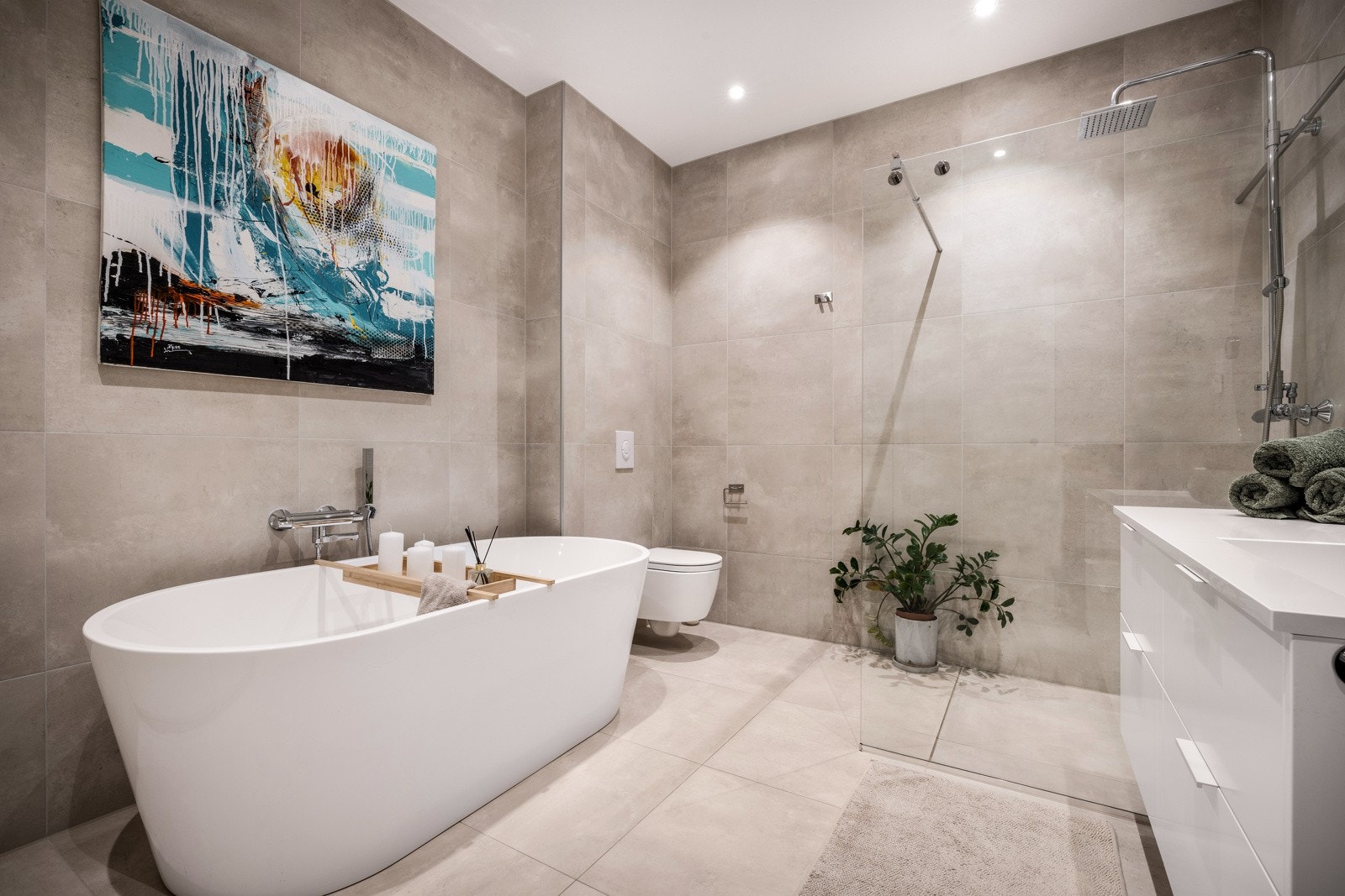 Badet var egentlig tenkt å være en god del mindre, men dagens eier ville ha et bad som byr på mer luksus. Galleribilde