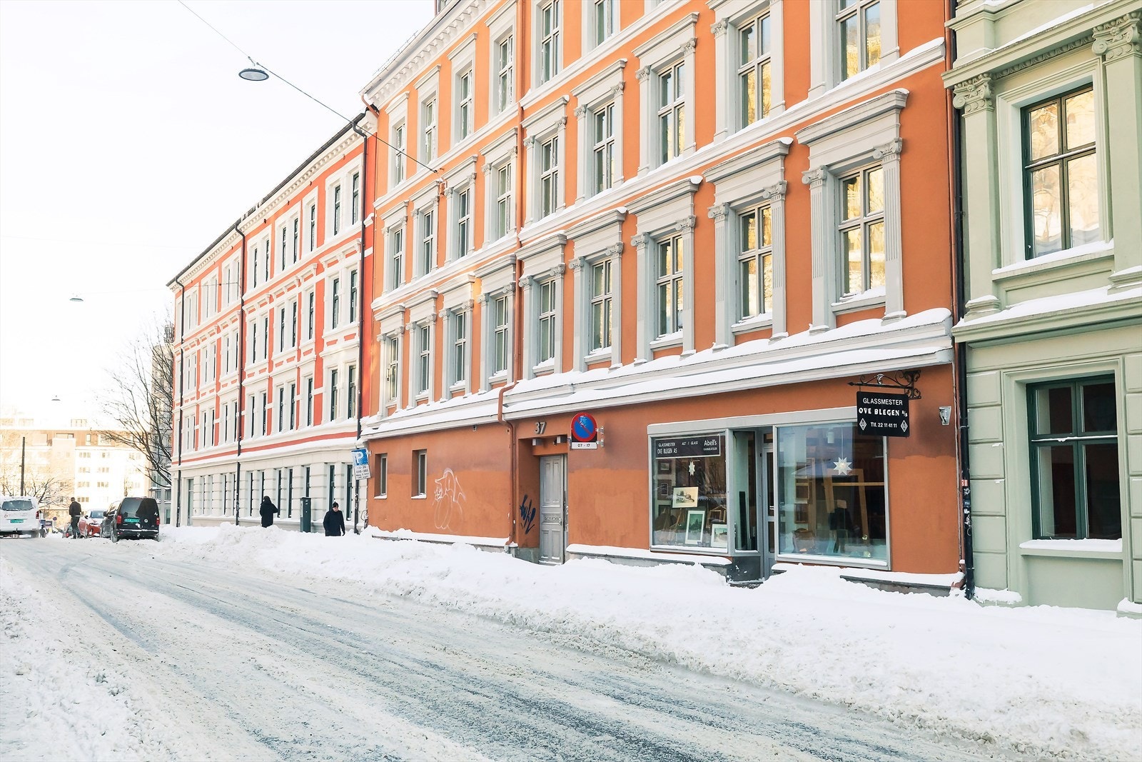Leiligheten ligger urbant til på Fredensborg med enkel adkomst til det meste av bymessige fasiliteter. Galleribilde