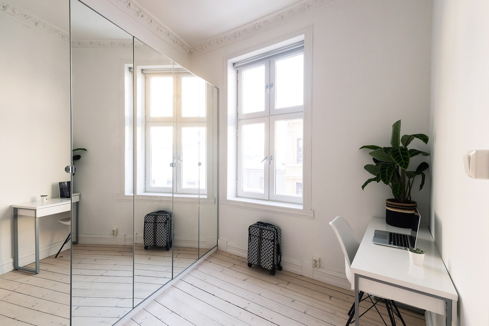 Flotte oppbevaringsmuligheter og godt plass for hjemmekontor. Galleribilde